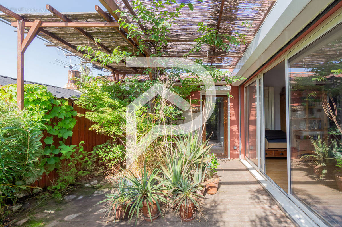 Appartement à MARSEILLE-4E