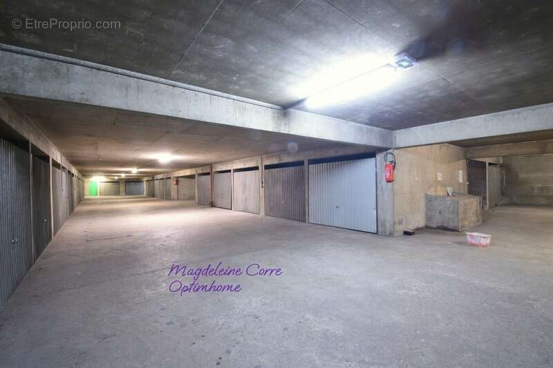 Parking à PARIS-20E