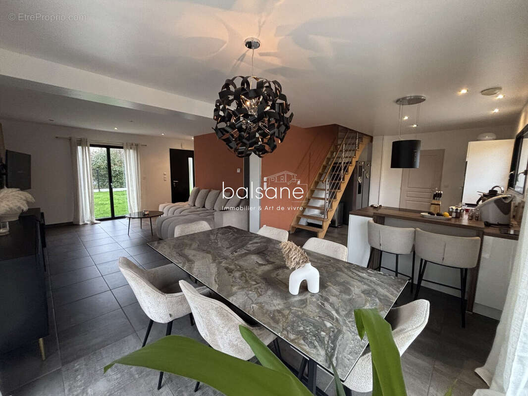 Maison à LA VAUPALIERE