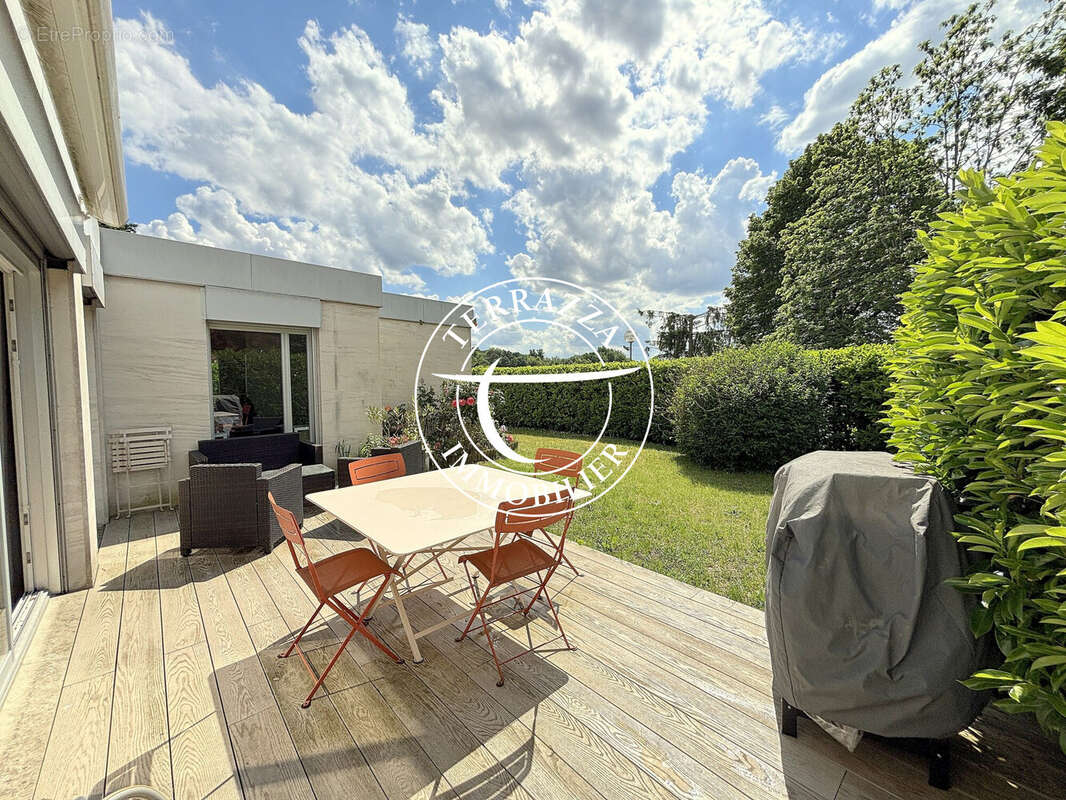 Appartement à LA CELLE-SAINT-CLOUD