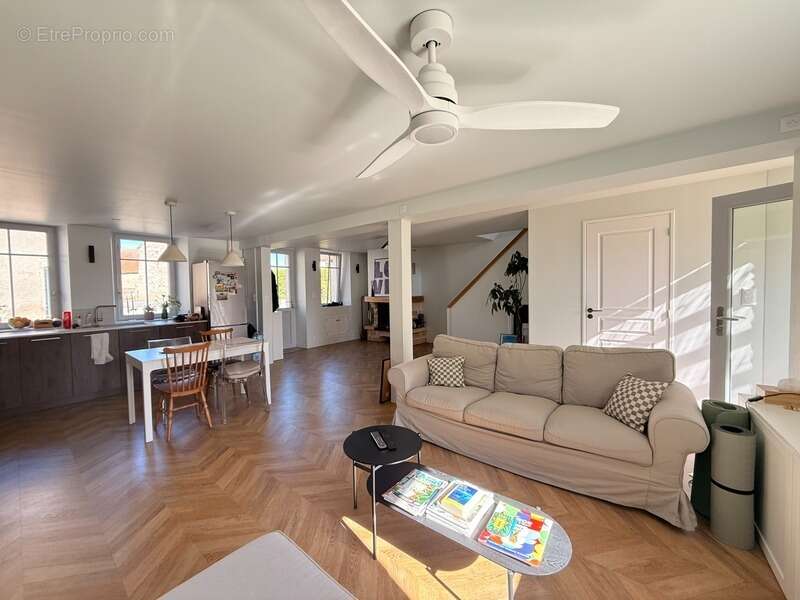 Maison en pierre entièrement rénovée, 95m², avec dépendances, terrain de 1154m² 148 000 € - photo 4