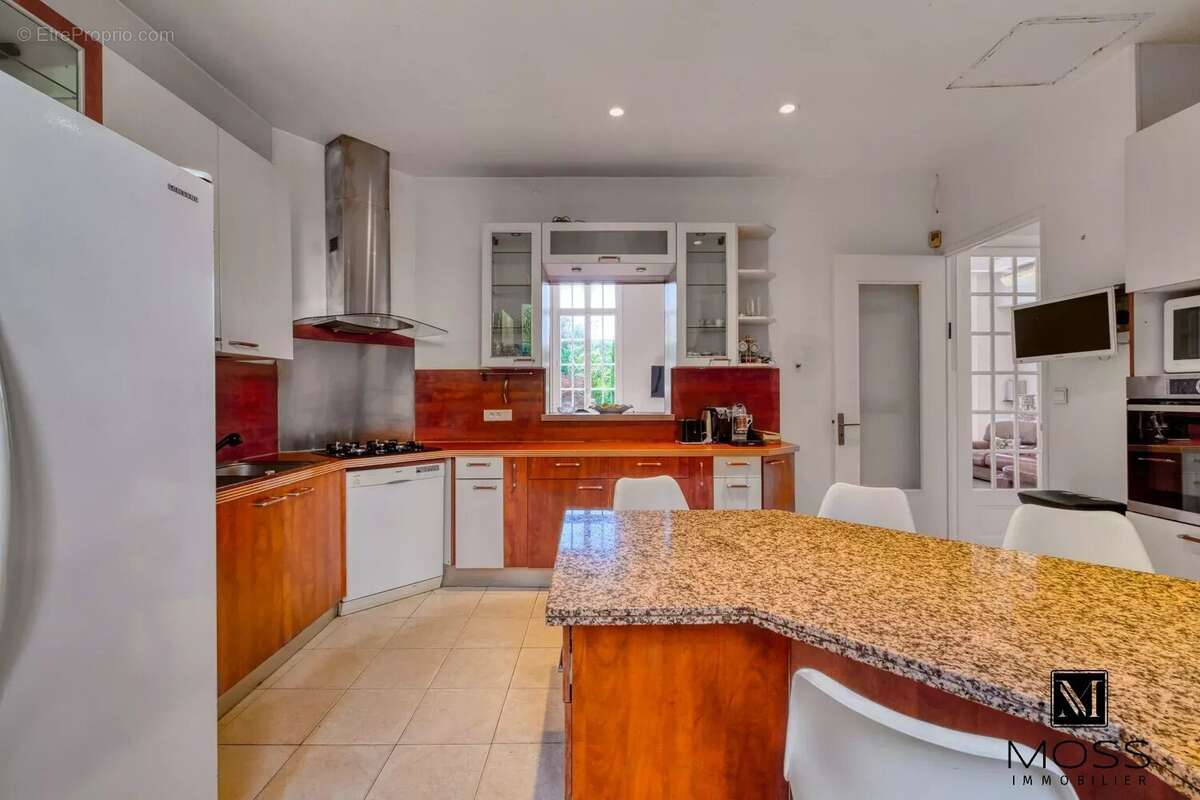 Parc Chambrun . Superbe Villa de 10 Pieces - photo 25