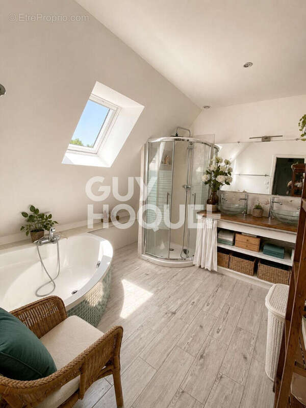 À vendre Maison familiale de 135 m² à Vannes Quartier Saint-Guen - photo 3