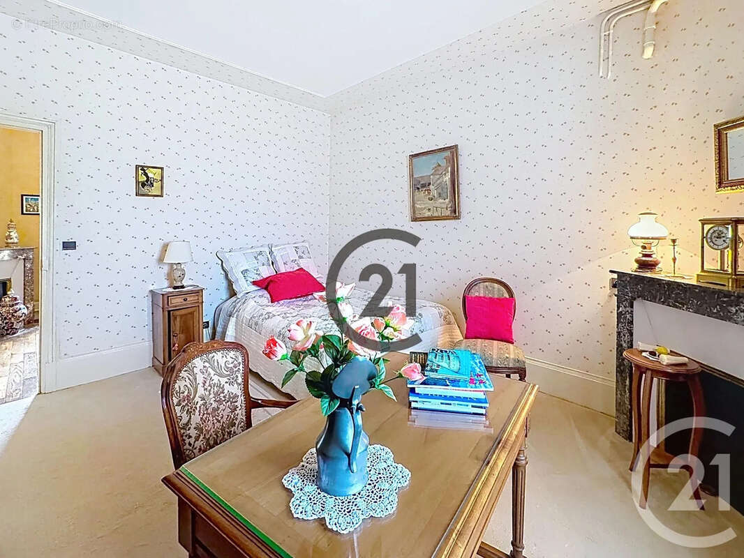 Maison 146 m² à Saint-Loup-De-Naud  - photo 8