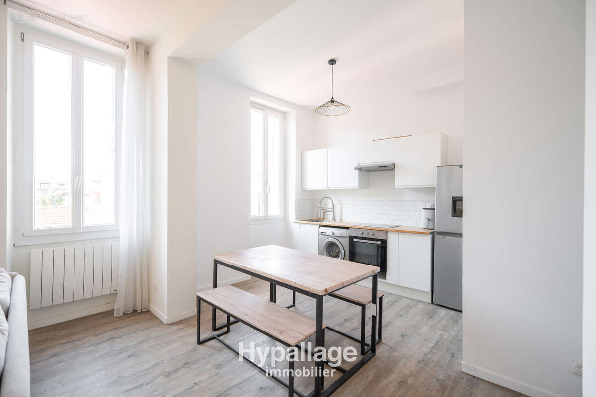 À VENDRE appartement T2  47.12 m2 avec bureau, au calme absolu 13004 MARSEILLE - photo 2