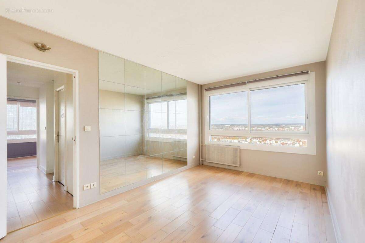 Appartement à COURBEVOIE