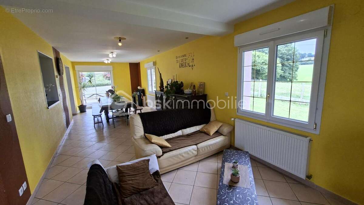 Propriété unique avec habitation de 200 m², vaste dépendance professionnelle - photo 4