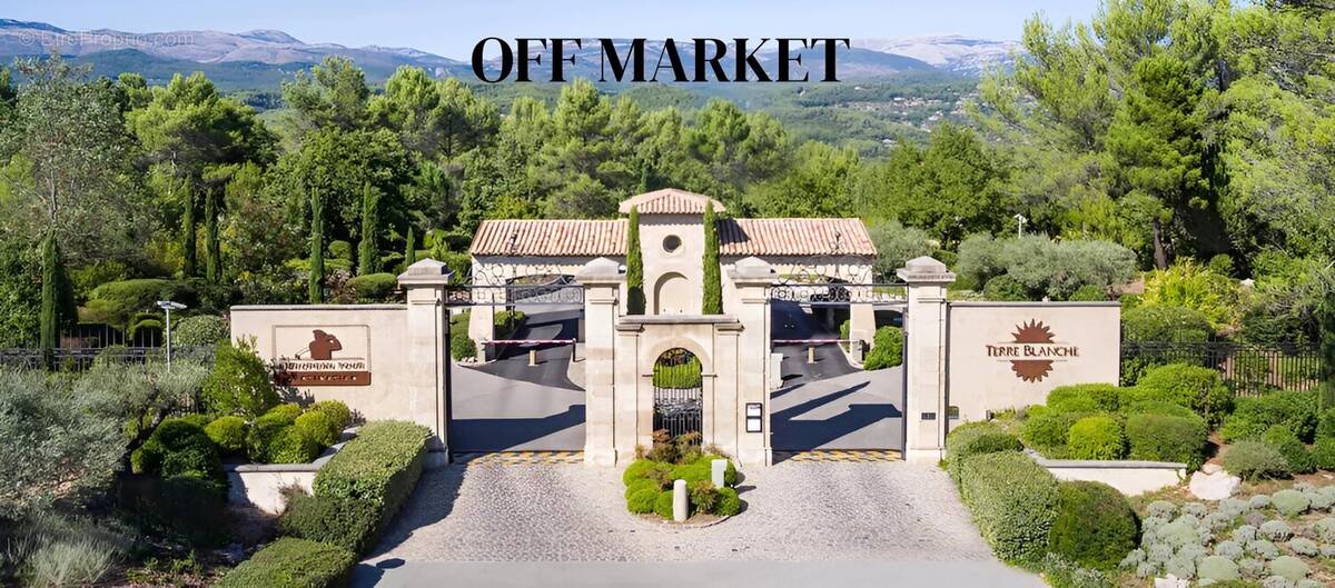 Terrain à TOURRETTES