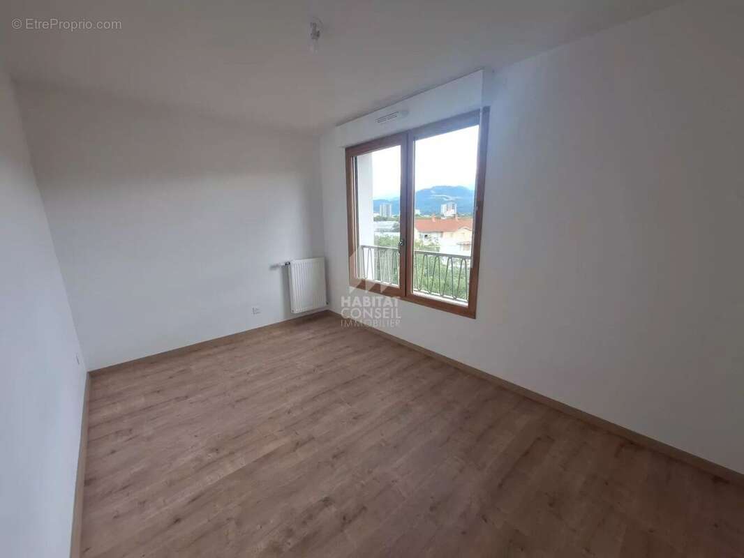 Appartement à LE PONT-DE-CLAIX