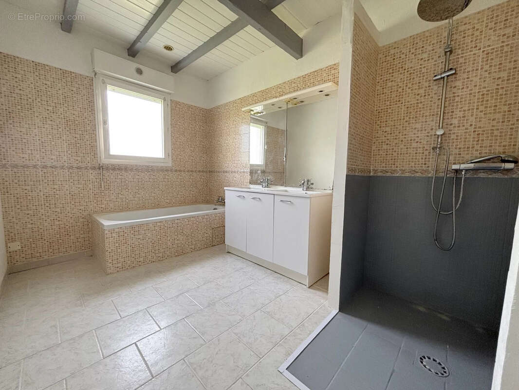 Maison à CORME-ROYAL