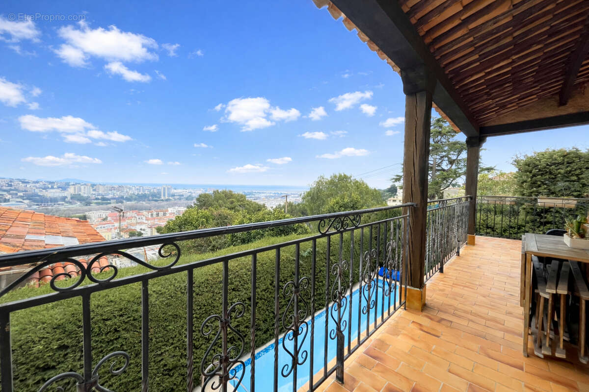 Maison à SAINT-LAURENT-DU-VAR