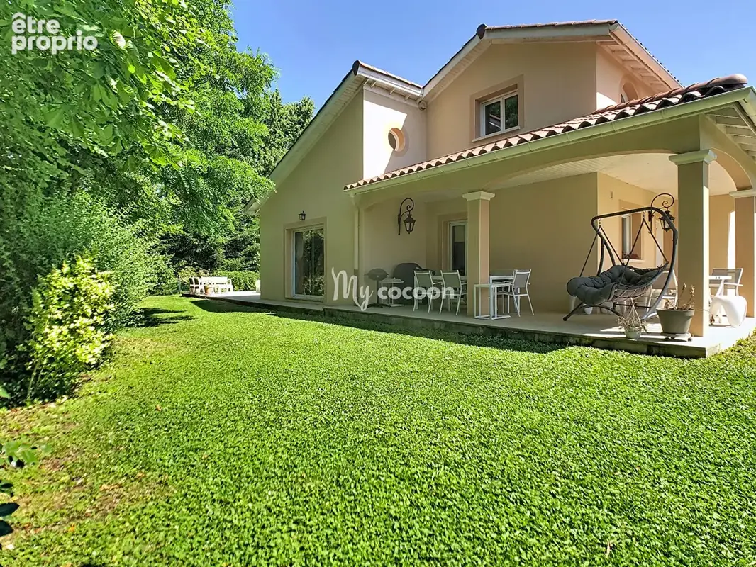 Maison - T6 - 138 m² - photo 2