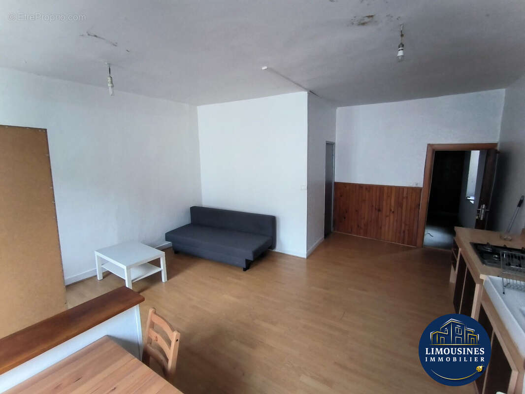 Appartement à SAINT-LEONARD-DE-NOBLAT