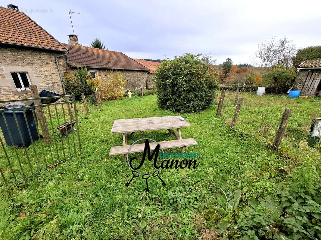 Maison à SAINT-LEGER-LA-MONTAGNE