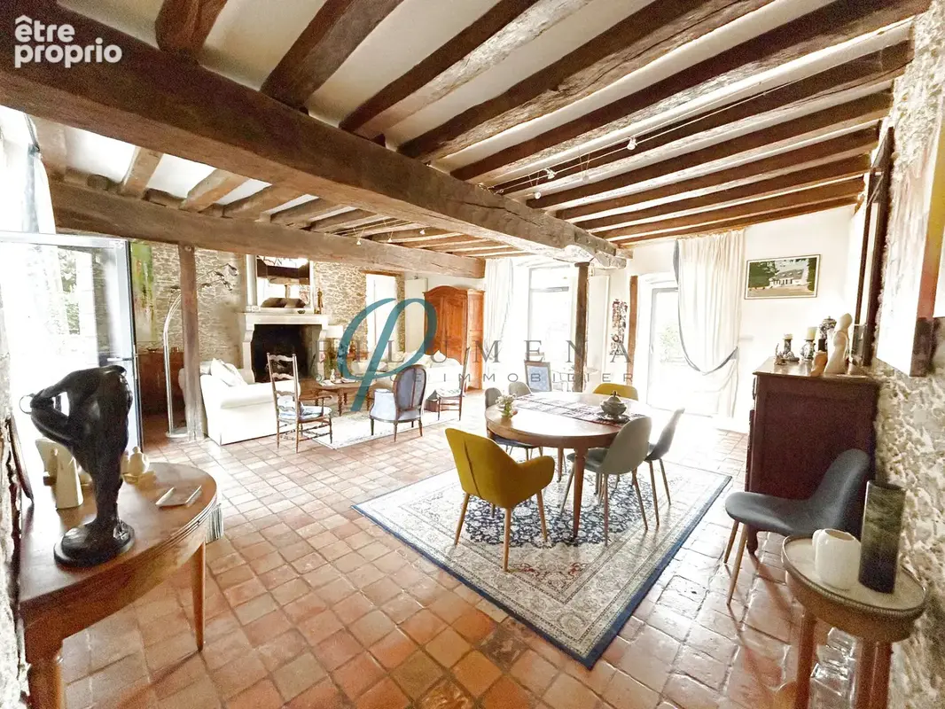 À vendre, Magnifique Manoir au Charme Indéniable de 254m2 avec dépendances et une entrée indépendante. - photo 2