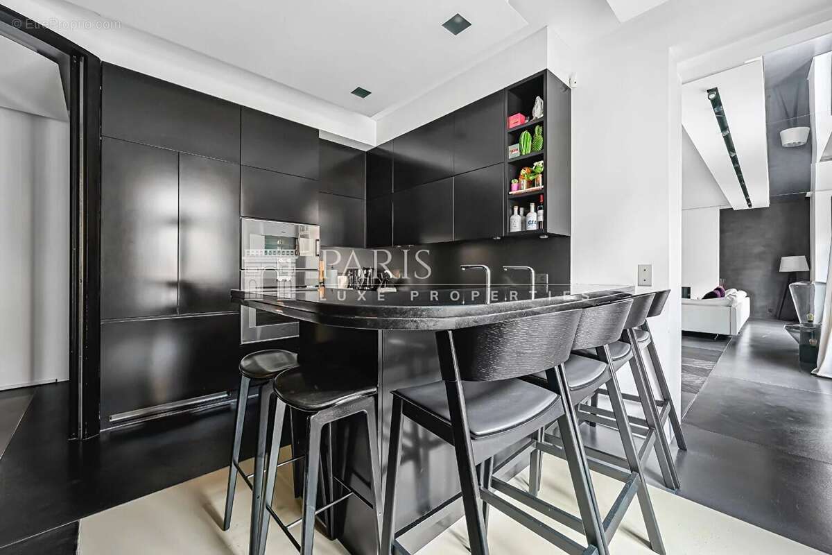 Appartement à PARIS-17E