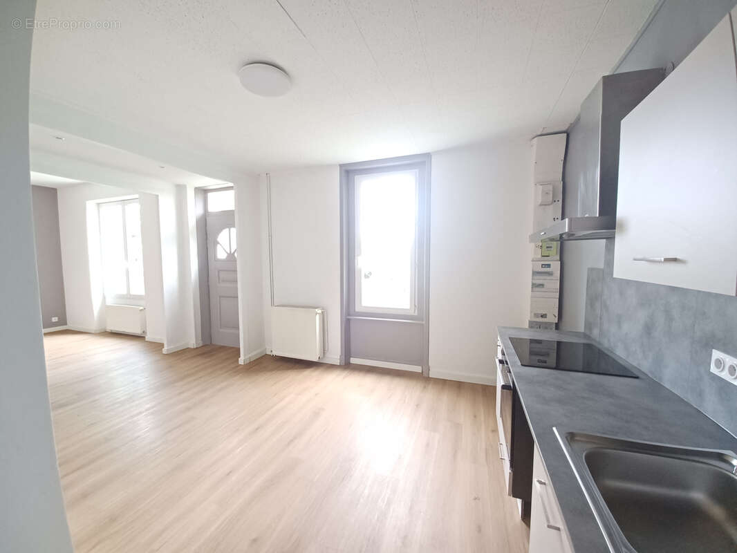 SAINT RAMBERT D'ALBON !!! Maison sur 2 niveaux 88 m2 habitables environ avec terrain de 461 m2 - photo 6