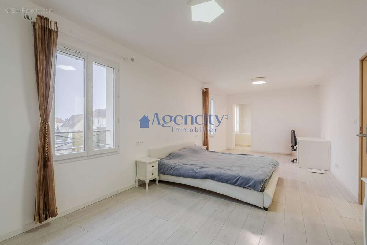 Suite parentale - Maison à COUTEVROULT