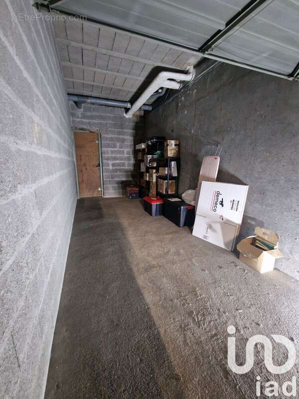 Photo 3 - Parking à AVON