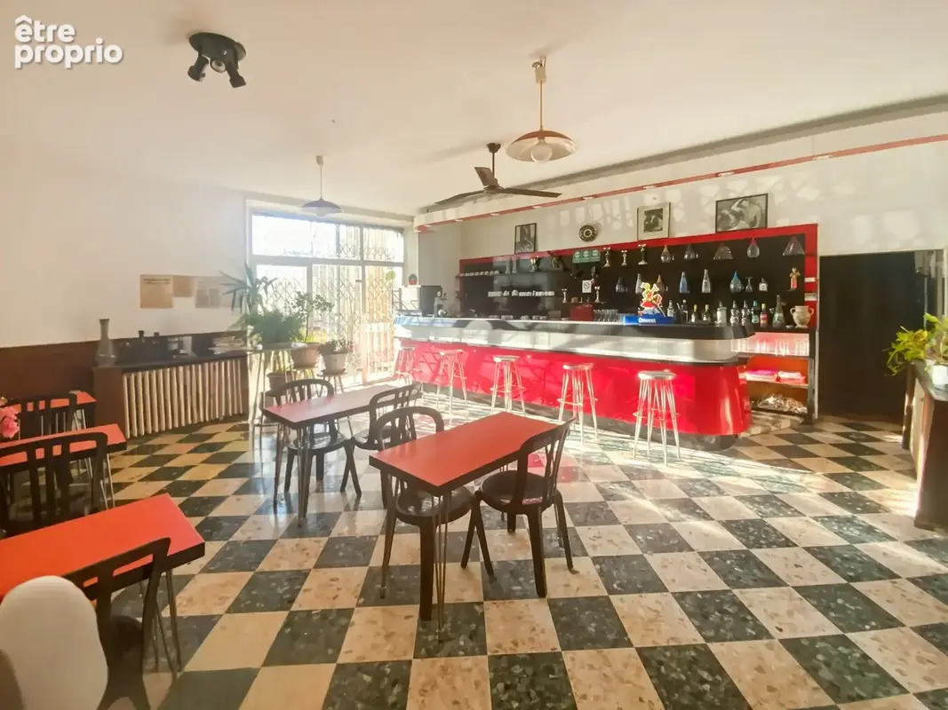 Murs commerciaux + appartement + Ensemble immobilier à potentiel au Chène, Gargas - photo 2