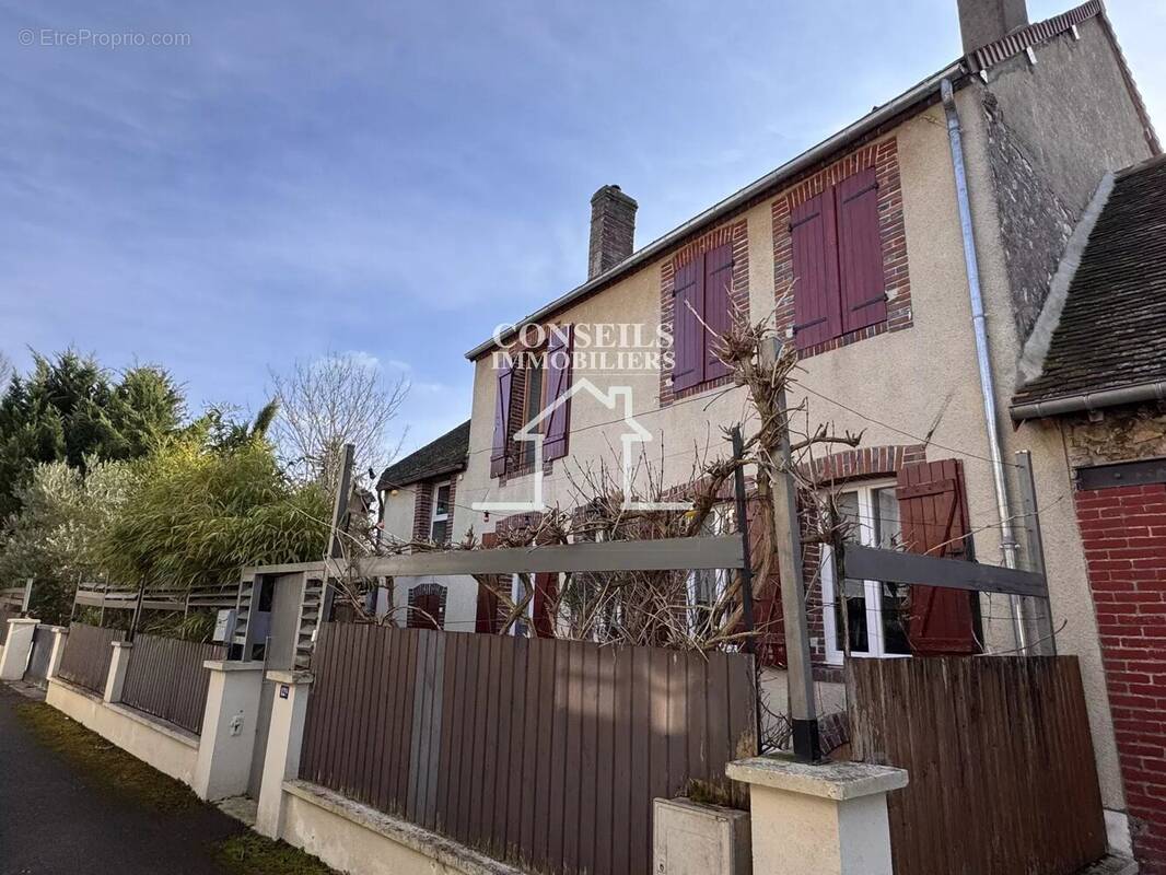 Maison à SAINT-JULIEN-DU-SAULT