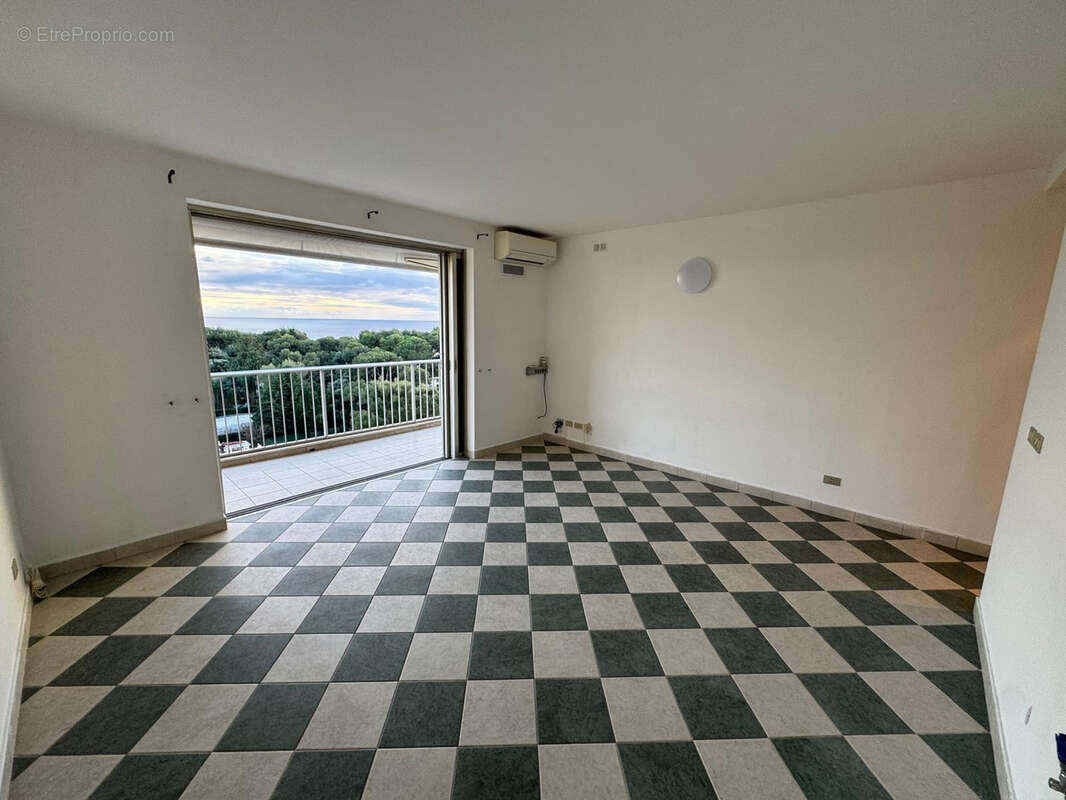 Appartement à ROQUEBRUNE-CAP-MARTIN