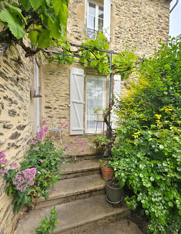 Maison à LA SALVETAT-PEYRALES