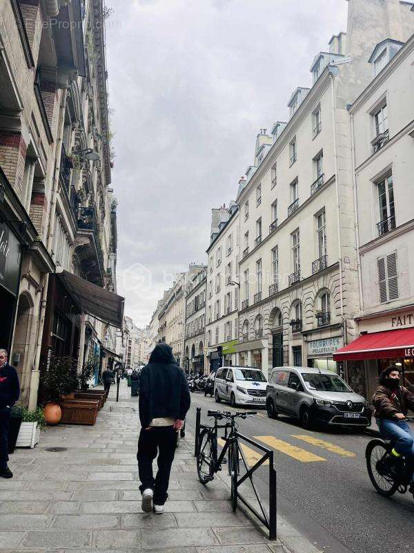 Commerce à PARIS-9E