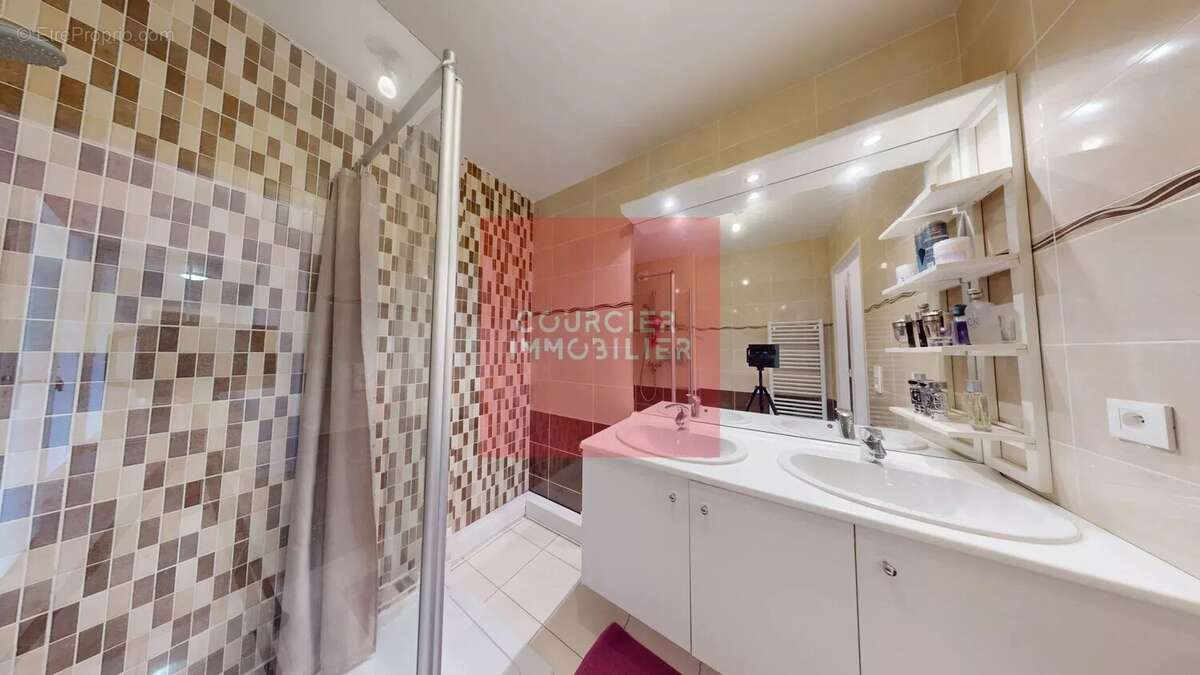 Appartement à LE MESNIL-SAINT-DENIS