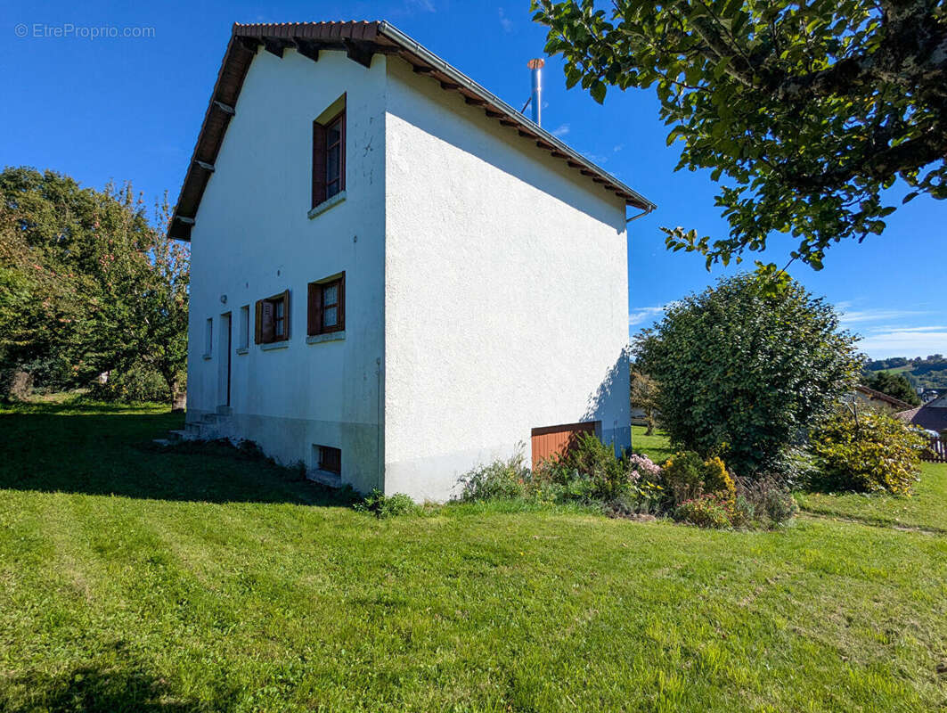Maison à LADINHAC