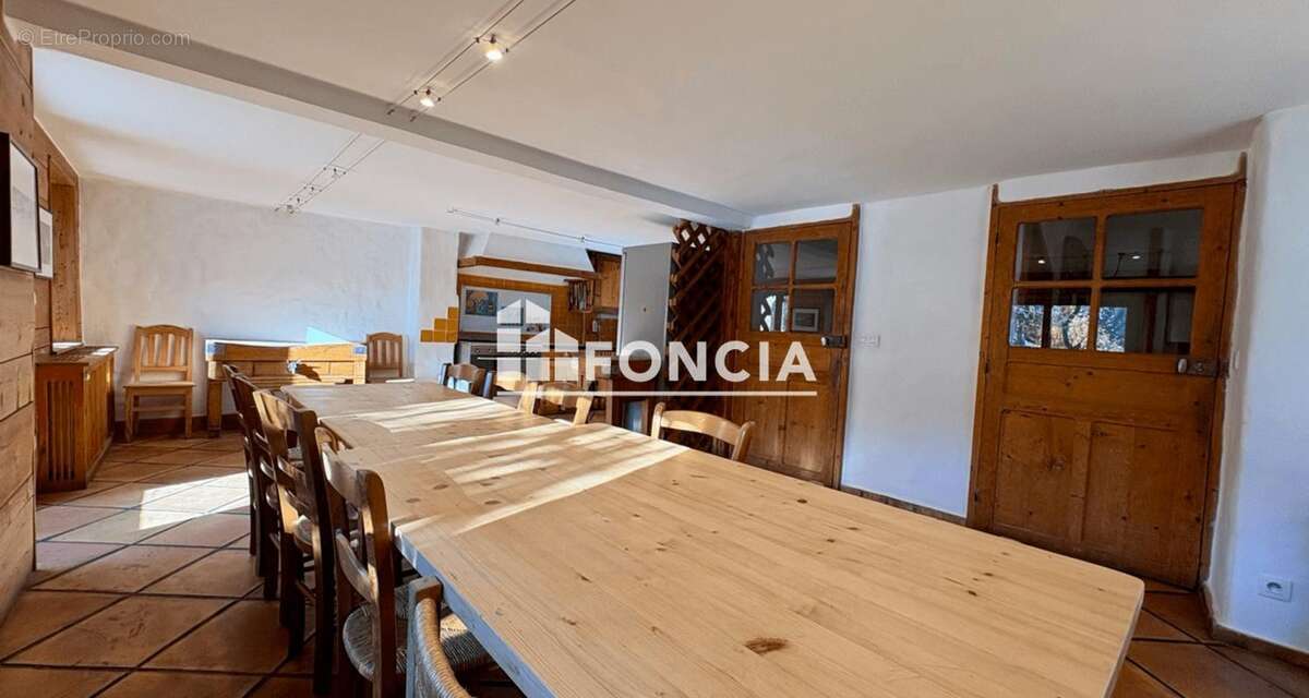 Maison à LES ALLUES