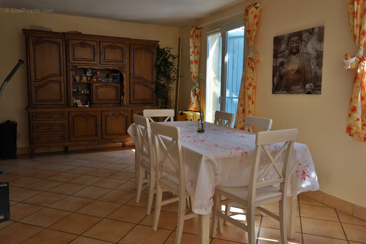 Maison Type 6 - 121,14 m2 habitables - Terrain 923 m2 - Garage - Piscine - photo 6