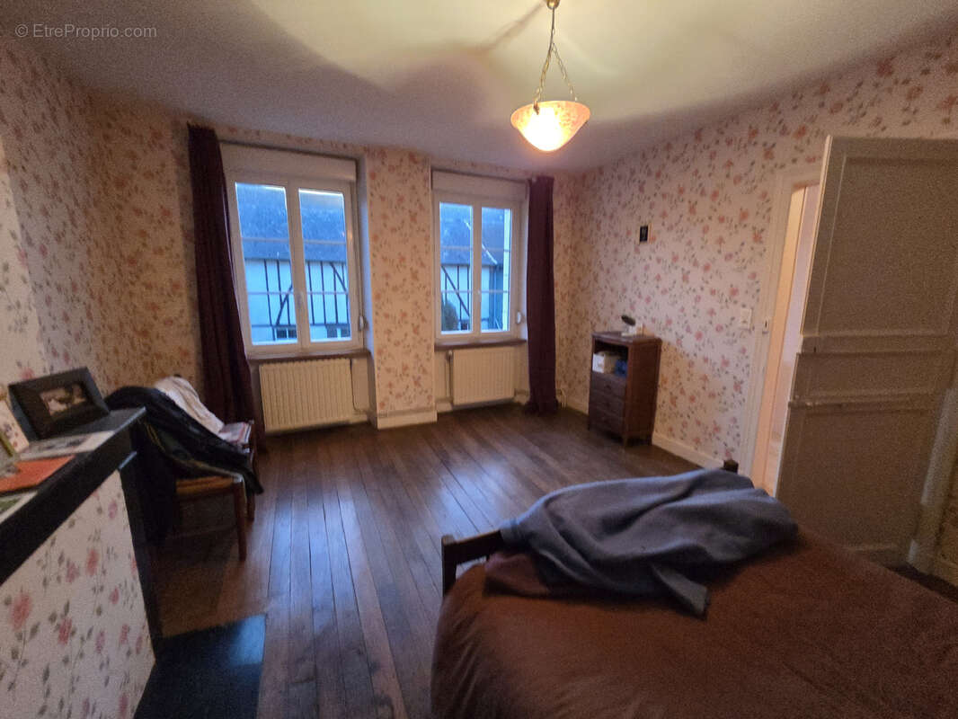 Maison à MAUBERT-FONTAINE