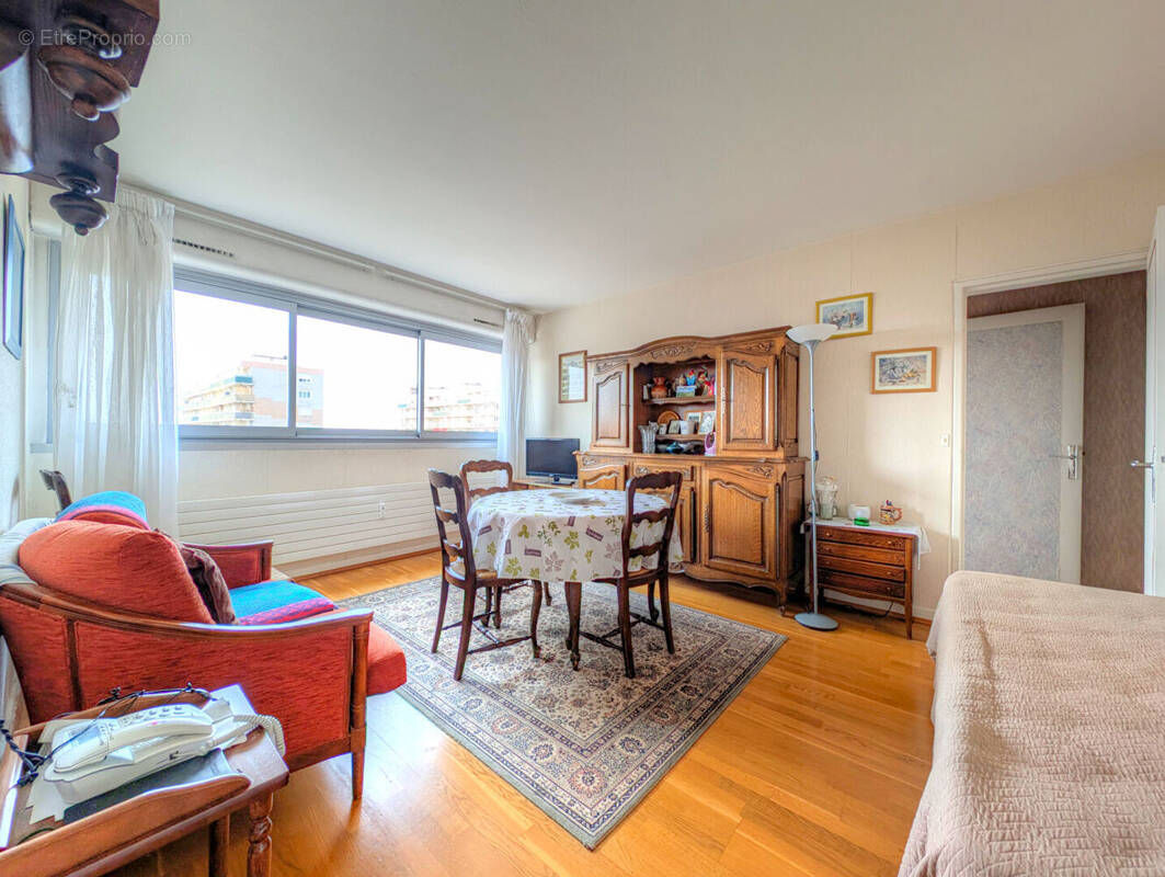 Appartement à LA GARENNE-COLOMBES
