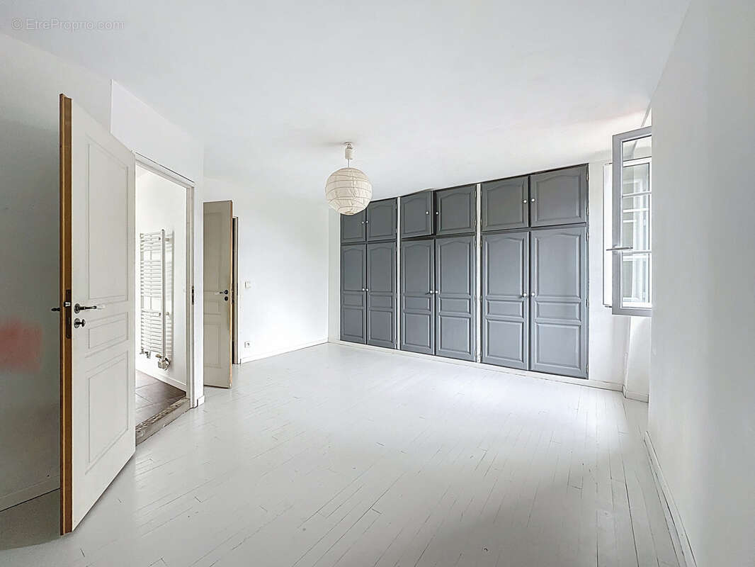 Maison à MOMAS