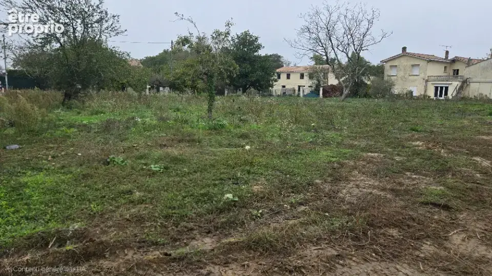 Terrain à LA LANDE-DE-FRONSAC