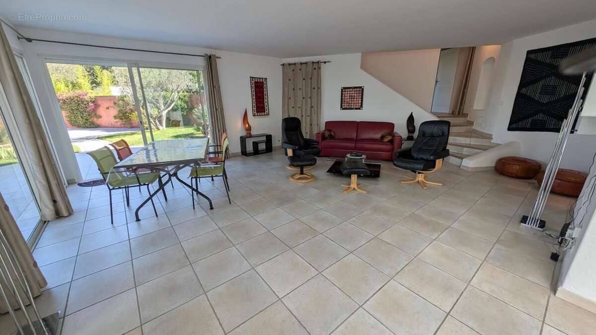 Maison à SIX-FOURS-LES-PLAGES