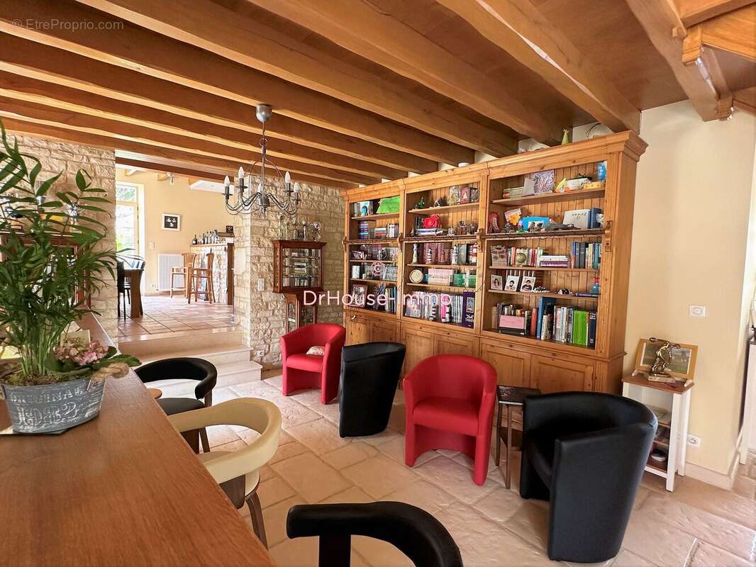 Maison 368 m² à Mansle  - photo 7