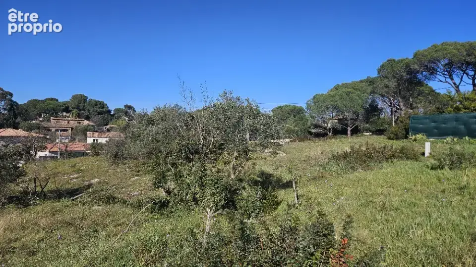 Terrain 1185 m² à Roquebrune-Sur-Argens  - photo 2