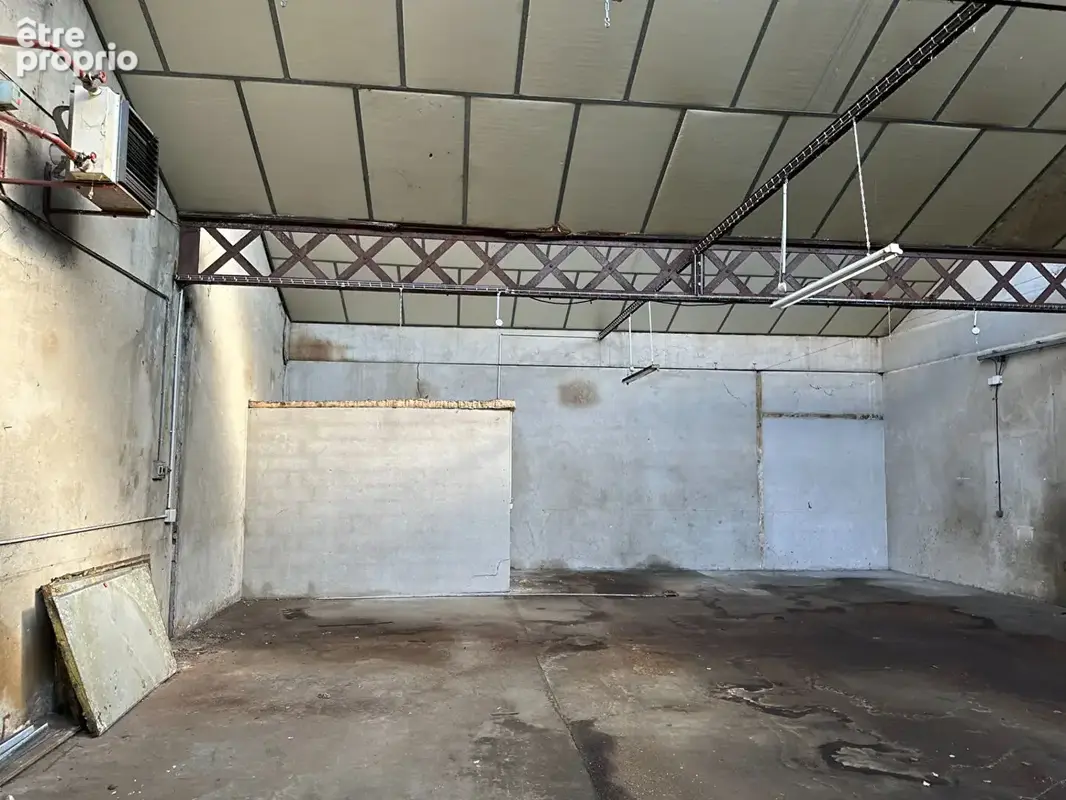 Local professionnel 945m2 + extérieur au coeur de Limas - photo 9