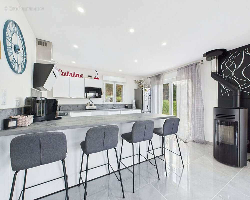 Maison à LE CRESTET