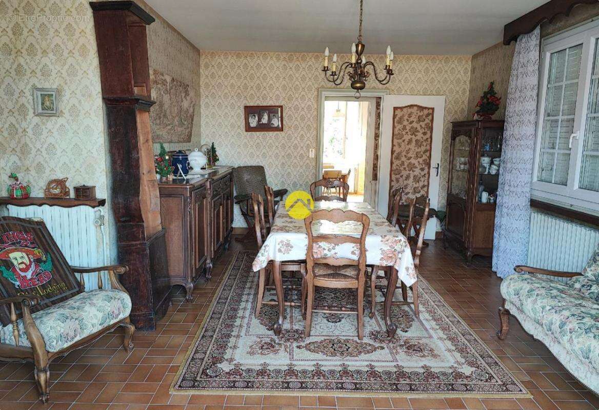 Maison à SAINT-DENIS-DE-JOUHET