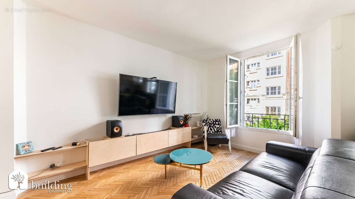 Appartement à COURBEVOIE