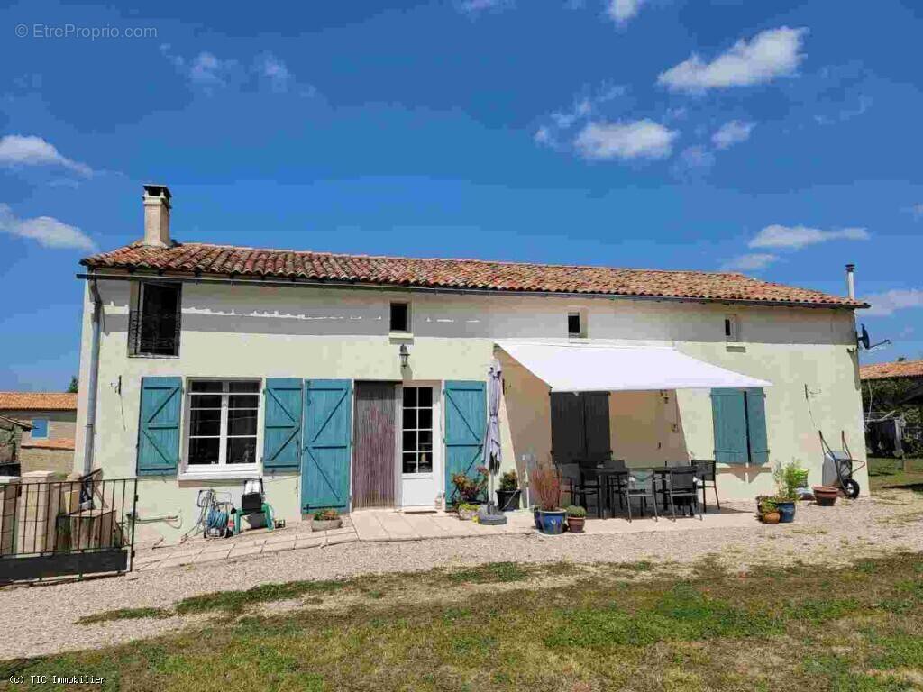 Maison à VILLEFAGNAN