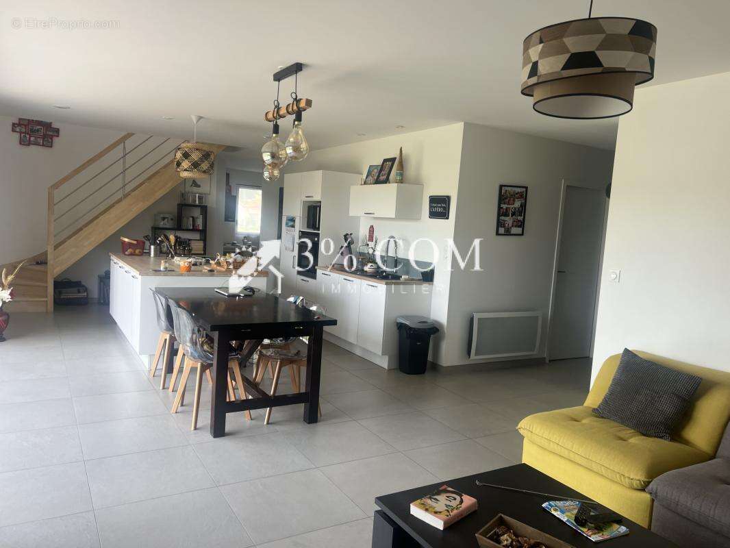 Maison à VOUNEUIL-SUR-VIENNE