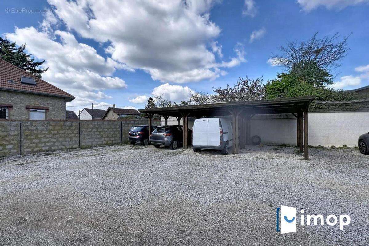 Appartement à VAUX-LE-PENIL