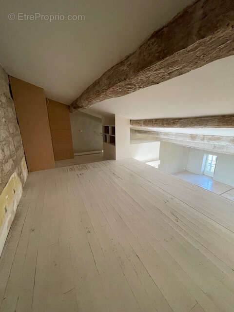 34120 Pézenas immeuble 3 appartements et 3 studios 1 terrasse 2 caves 1 patio - photo 4
