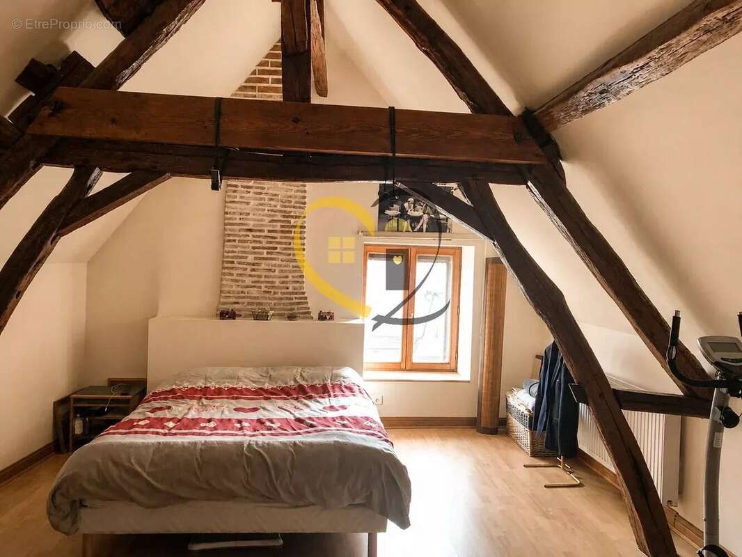 Maison à IVOY-LE-PRE