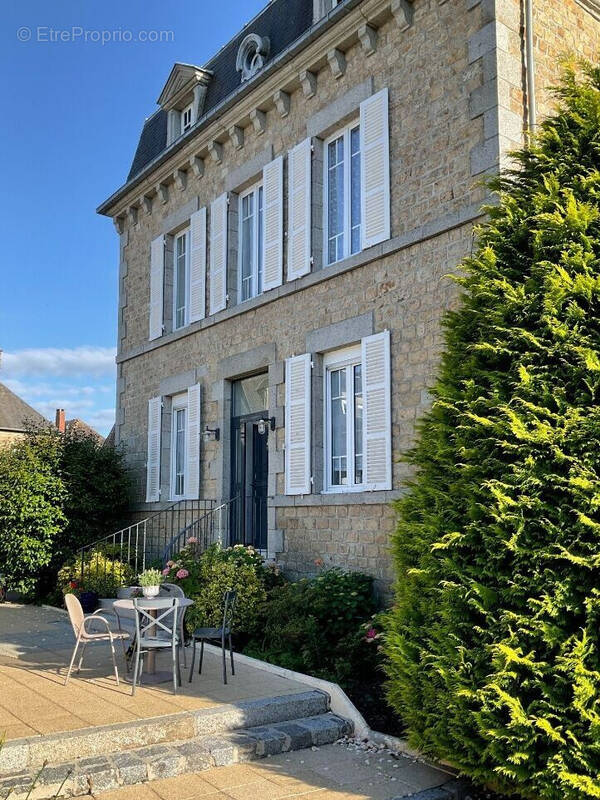 Maison à SAINT-HILAIRE-DU-HARCOUET