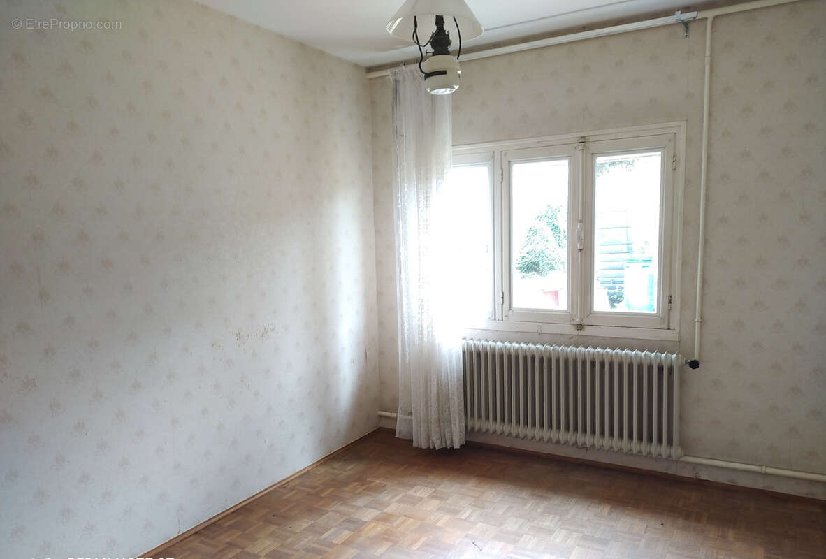 Maison à SAINT-ETIENNE-DU-BOIS